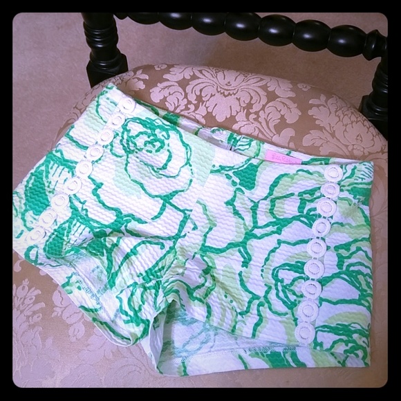Lilly Pulitzer Pants - Lilly Pulitzer Liza short size 2, green, white EUC